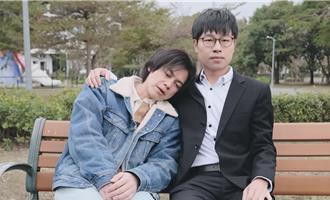 HowHow与蓝亦明上演CP情！ 「霸气椅子咚」粉红泡泡满点