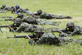 獨家》軍公教加薪3％「國軍已入帳」嗨翻 ！公教人員再等等 