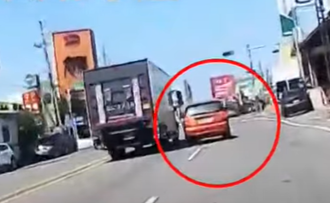 逆向撞康橋車隊！駕駛被爆「村裡問題人物」 鄰居：行徑怪異