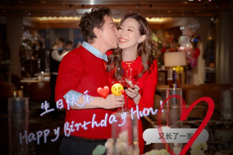 甄子丹小18岁娇妻生日拥吻放闪！ 破亿身家全给老婆打理