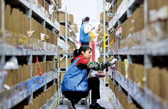 反击美国 香港停收小额包裹