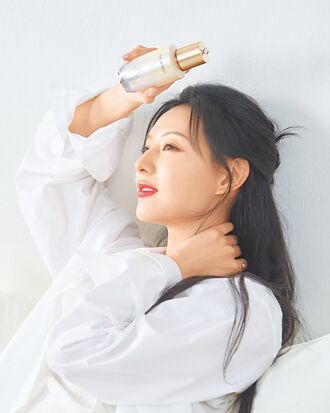 金智媛簡單保養 睡前厚敷美肌