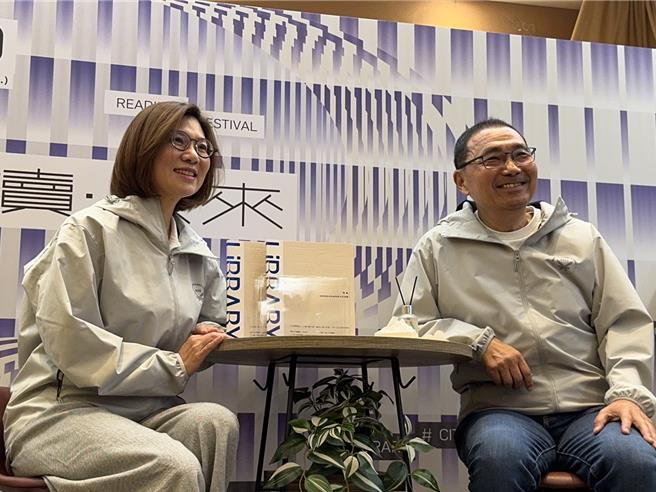 新北市长侯友宜今（23）日开市政会议时，无预警宣布秘书处长饶庆钰即将于明天离开市府团队。（柯毓庭摄）