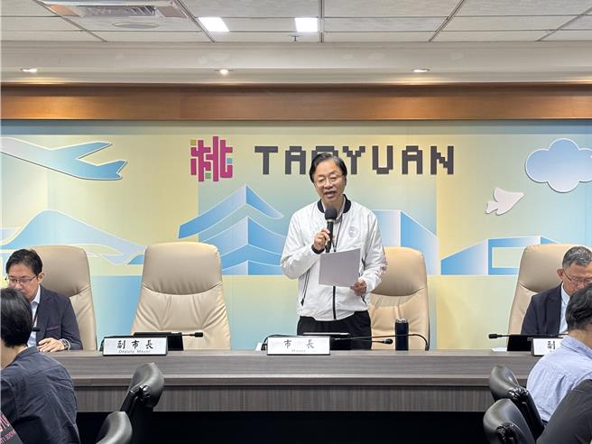 桃园市长张善政23日于市政会议宣布，桃园捷运绿线北段7站，将于今年7月进行主线轨道动态测试。（姜霏摄）