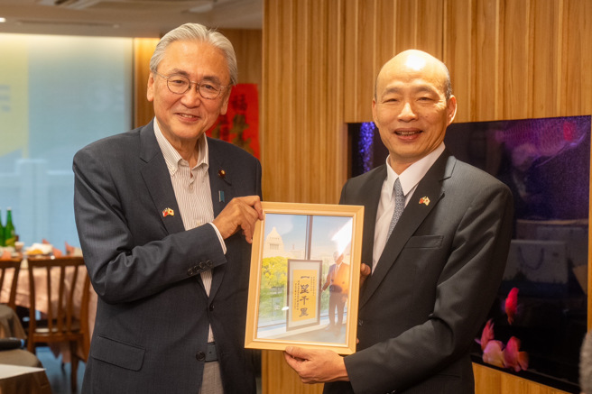立法院长韩国瑜宴请日本国会议员访问团，左为日华恳谈会会长古屋圭司。(摘自立法院官网)
