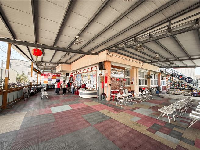 屏东兴和社区物资银行整合关怀据点，成为全台第一个结合长辈关怀与物资银行服务的创新据点。（屏东县政府提供／罗琦文屏东传真）