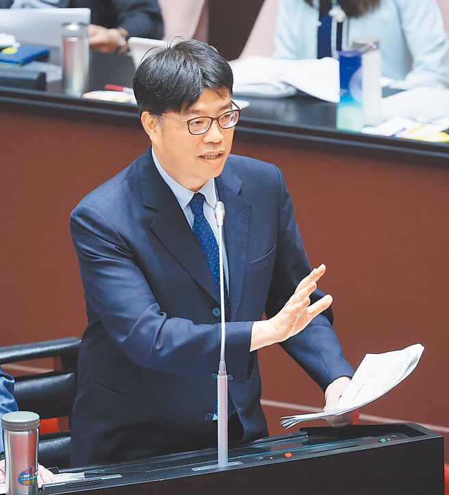 陆委会主委邱垂正22日在立法院表示，国人赴陆已经通报82案失踪或被强制拘留，如果事先登录陆港澳登录系统，政府就可以及时给予协助。（姚志平摄）