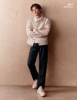 母亲节将近尽孝道也追星 檀健次脚上鞋款成热门送礼单品