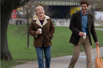 蜘蛛人與黑寡婦擦出愛火花！ 親密畫面曝光「互動超自然」