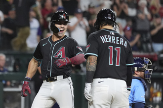 MLB》台美混血兩樣情！卡洛爾登全壘打王 費爾柴德陷低潮