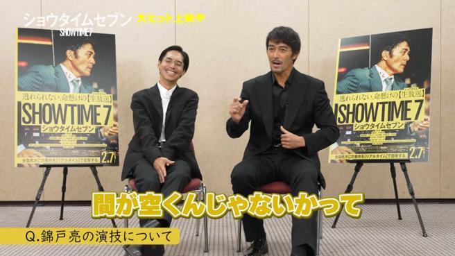 被归类为「浓顏派」的锦户亮，看到阿部宽深邃的五官，默默在心中认输。（图／翻摄Asmik Ace YouTube）