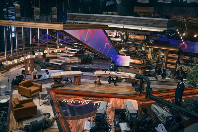 全片几乎全部在搭建的摄影棚内拍摄，场景每个细节都能看见导演渡边一贵在NHK电视台工作多年的实战经验。（图／天马行空提供）