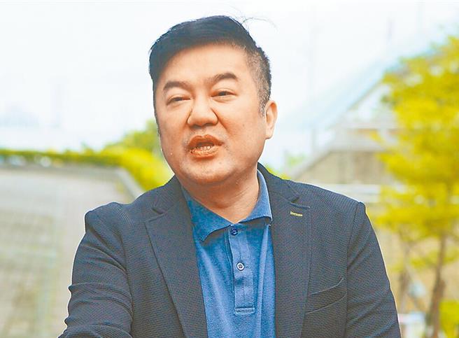 被控掏空遠航35億元的前遠航董事長張綱維，近期因一再靠近漁港且科技監控多次違規，台灣高等法院緊急拘提他到庭，訊後諭知羈押。（中時資料照片）