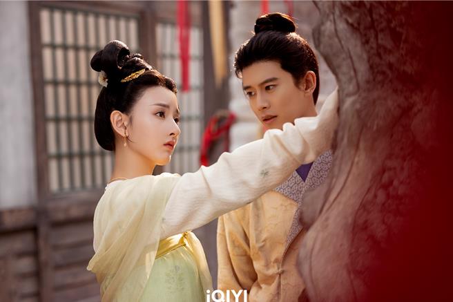 宋祖儿（左起）、任嘉伦合作《无忧渡》近期热播。（iQIYI爱奇艺国际版提供）