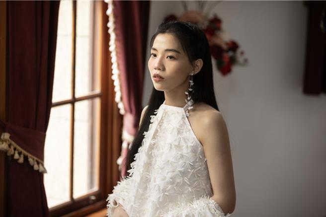 洪佩瑜近来推出新歌。（何乐音乐提供）