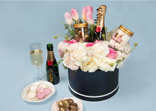 遠百Sweet Chen／Mini Moët香檳玫瑰花禮，3980元。（遠百提供）
