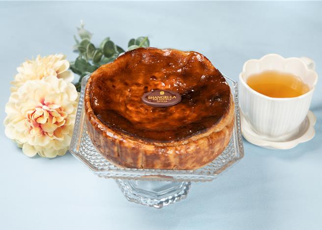 遠百台南遠東香格里拉國際大飯店伯爵茶巴斯克乳酪蛋糕，6吋1280元、7吋1480元。（遠百提供）