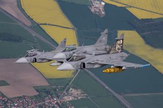 捷克「獅鷲」服役20年 續守領空至F-35接棒