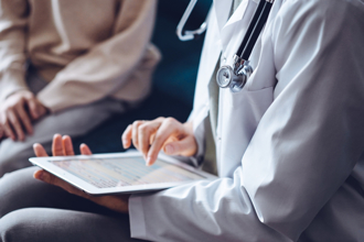 AI救命！小指彎不了...2寶媽狂跑醫院沒用 一問ChatGPT竟是罹癌