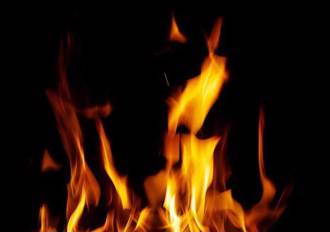 台南金紙店凌晨惡火「爆炸聲不斷」  老夫妻受困無生命跡象