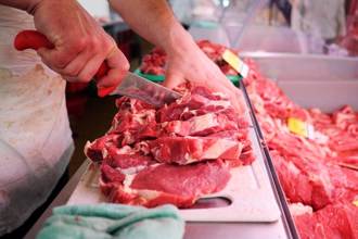 市場買菜「肉不新鮮」 差點跟攤商吵架 醫揪白內障害的