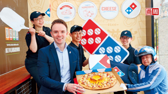 為球迷改Logo、換金鑽鳳梨！達美樂跟夜市學的在地造浪法