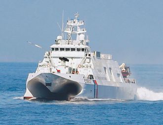 秀火力！海巡雙艦將在花蓮外海實彈射擊  鎮海火箭彈、40快砲全上場