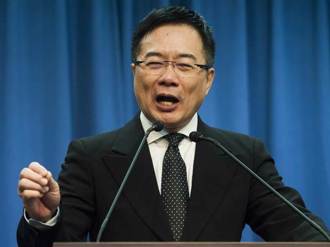 蔡正元突被法院要求戴电子脚镣   「买好灵骨塔   生死看淡」