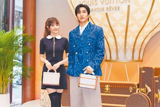 偕婁峻碩賞LV工藝展 名牌包變燈具 王淨誇可愛