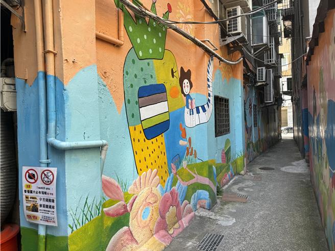 新北市水利局改善市容，统计至3月底已接管污水用户124万户、办理后巷墙面彩绘731条。（图／新北市水利局）