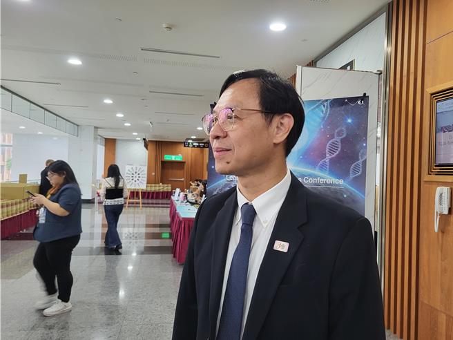 健保署长石崇良今（25日）出席「旗舰领航 开拓新局 TWC联盟打造台湾生医资料自主与精准医疗新引擎」记者会。（林周义摄）