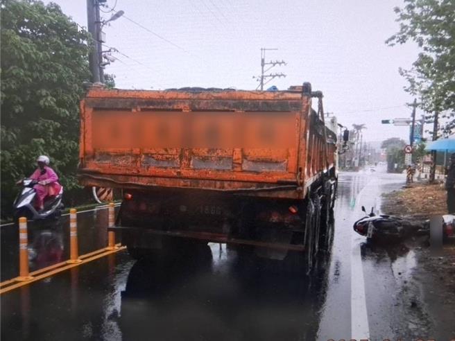 桃园市平镇区南平路二段25日8时42分许，发生1起死亡车祸。(翻摄照片)