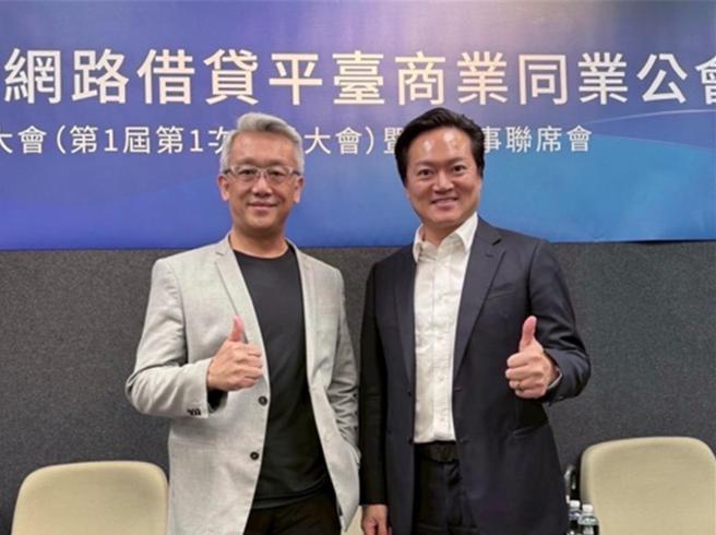 網路借貸平台公會成立，左為當選首屆理事長的鄉民貸執行長黃智康、右為副理事長即穩穩信用董事長陳訓弘。圖／業者提供