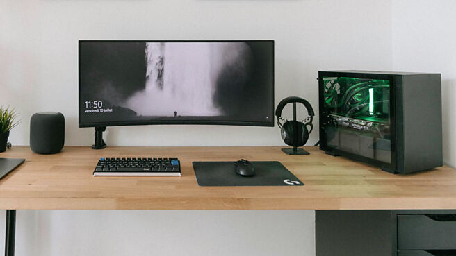 近两季在受到美国关税政策的高度不确定下，来自美国市场的拉货需求推助，挹注全球桌上型电脑（桌机）销售总量年增4％。图／Unsplash