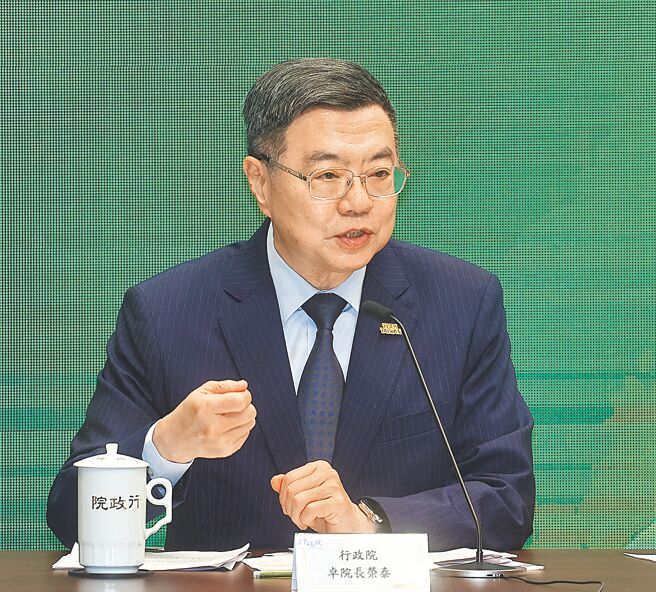 行政院会24日通过《因应国际情势强化经济社会及国土安全韧性特别条例》草案，经费高达4100亿元。图为行政院长卓荣泰。（刘宗龙摄）