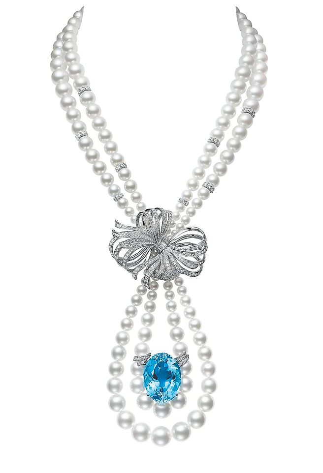 MIKIMOTO《The Bows》頂級珠寶系列海水藍寶石珍珠項鍊。（MIKIMOTO提供）