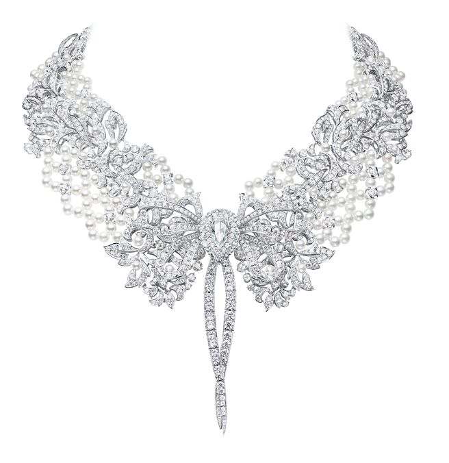 MIKIMOTO《The Bows》頂級珠寶系列蕾絲領造型珍珠項鍊。（MIKIMOTO提供）