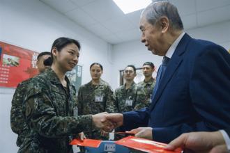 李棟樑慰問偏遠駐軍 激勵士氣