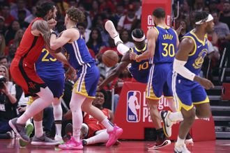 NBA》勇士巴特勒摔傷意外 火箭球員反批追夢骯髒