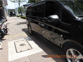 接體車違停人行道遭拖不近人情？業者曝2關鍵