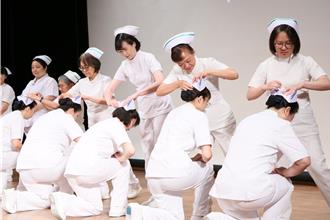 花蓮慈大79位護理生加冠 6月投入醫院實習