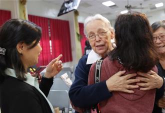 毕士大教养院70周年感恩会 「顾妈妈」自德返台探望身障生