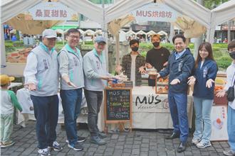 竹市椪柑市集護城河畔登場 逾千民眾吃甜點、體驗手作樂趣