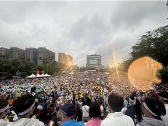 拒拚政治要顧肚子 台中近80輛遊覽車北上聲援