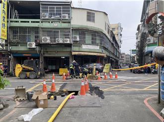 大里管線工程驚傳爆炸！烈焰瞬間竄出畫面曝 工人四處逃