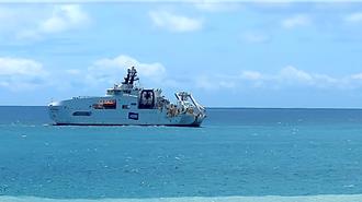 影》海上巨獸現身台東 日籍「無限號」助中華電信鋪海底纜線