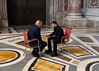 白宮大吵後首度見面  川、澤出席教宗葬禮 私下會談畫面曝