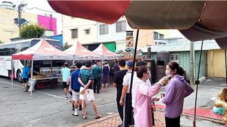 捐血500毫升送烤雞、牛奶 高雄文龍宮號召挽袖傳愛