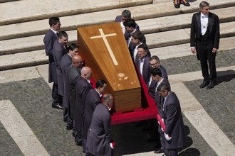 教宗葬禮》侄子想給方濟各送終苦無盤纏 她慷慨相助