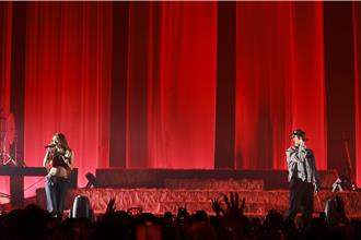 Karencici丁字裤火辣登台 ØZI惊喜合体全场嗨翻